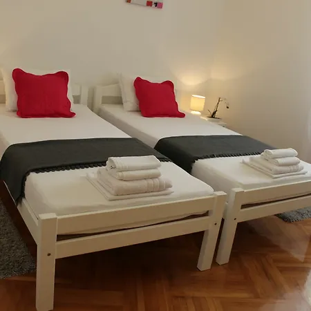 Center Apartment's 3* Split