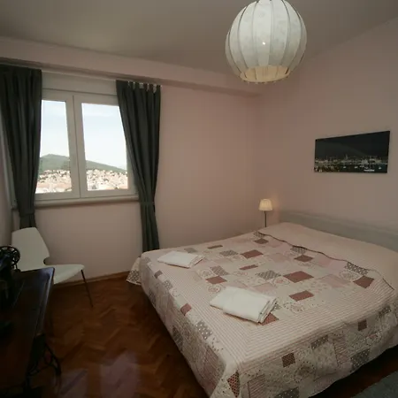 Center Apartment's 3* Split